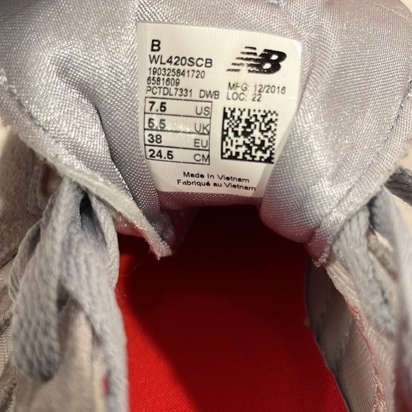 New Balance 420 size 7.5 - Picture 4 of 4